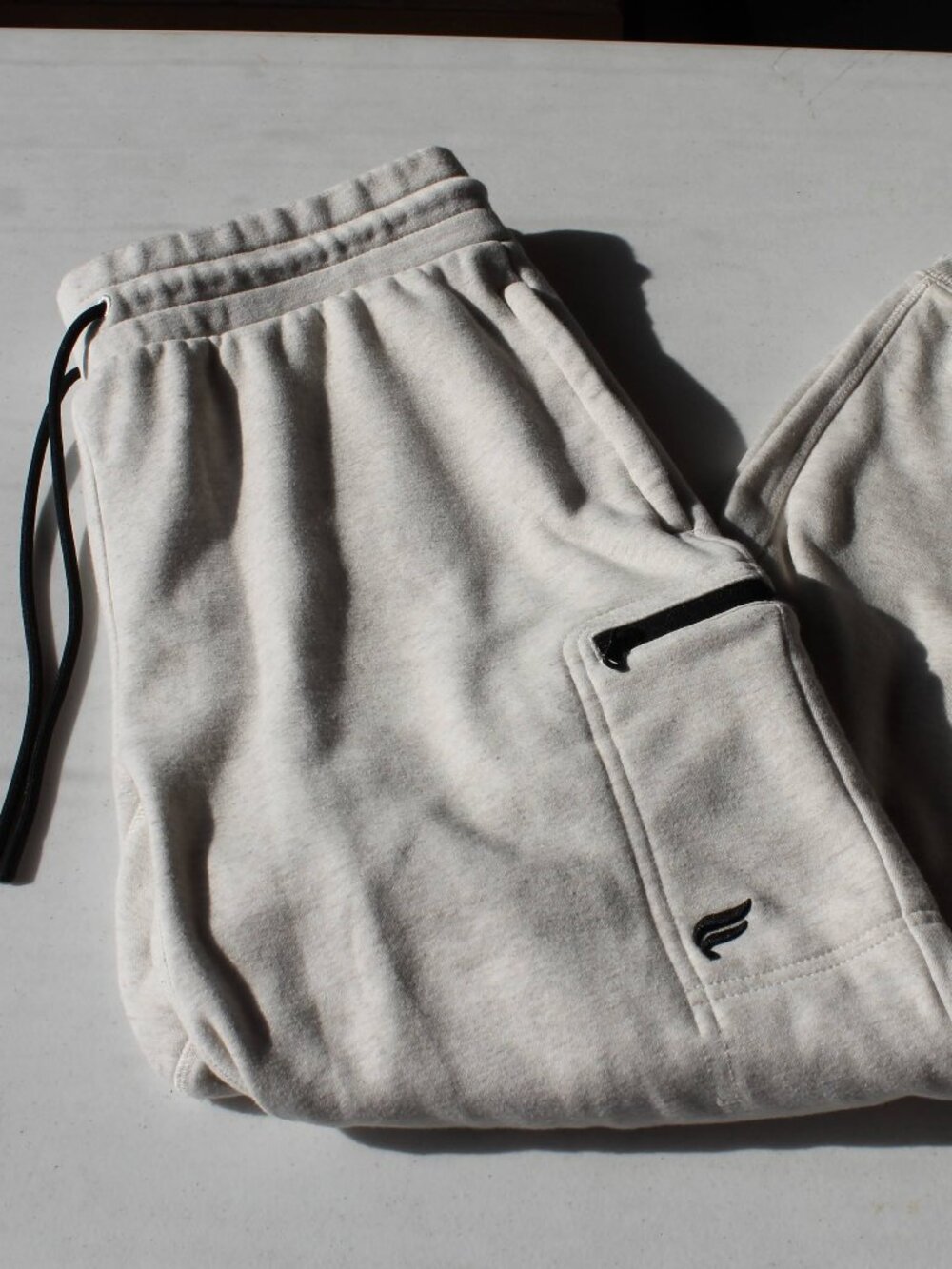 Fabletics Mens Go-To Cargo Joggers Oatmeal Light Heather Gray Fleece Sweatpants